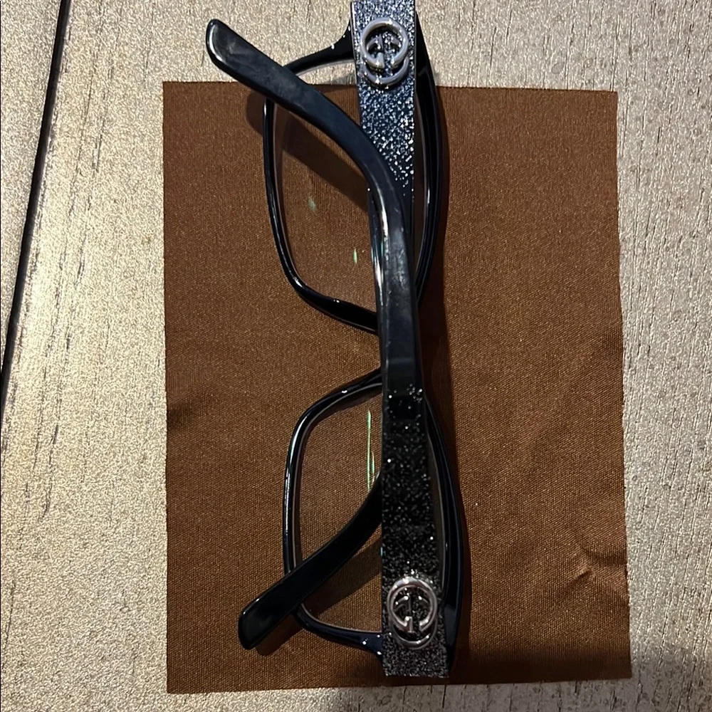 Gucci Black and Silver Glasses Timeless Elegance - Picture 5 of 13